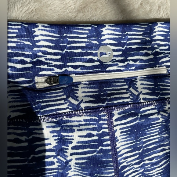 Vineyard Vines women’s leggings. Beautiful blue pattern. New. Size small. - Picture 3 of 5